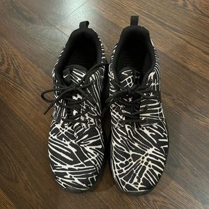 White and black Nike Roshes, worn twice, great condition!